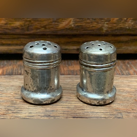 Early 20th Century Antique Sterling Silver Miniature Salt & Pepper Shakers - Picture 8 of 13
